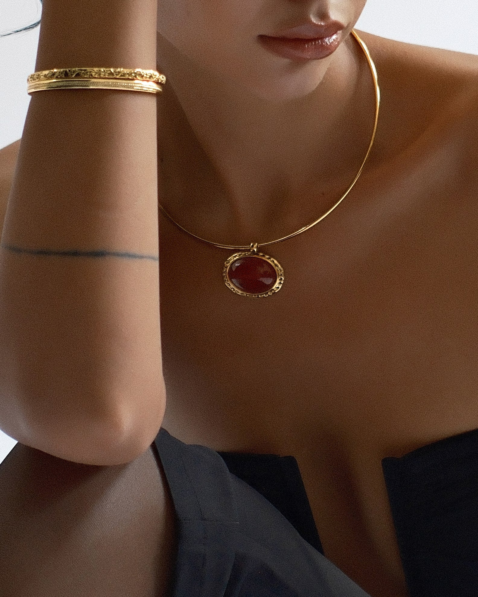 Venus Collar Necklace in Gold