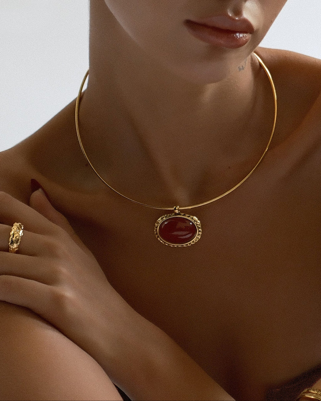 Venus Collar Necklace in Gold