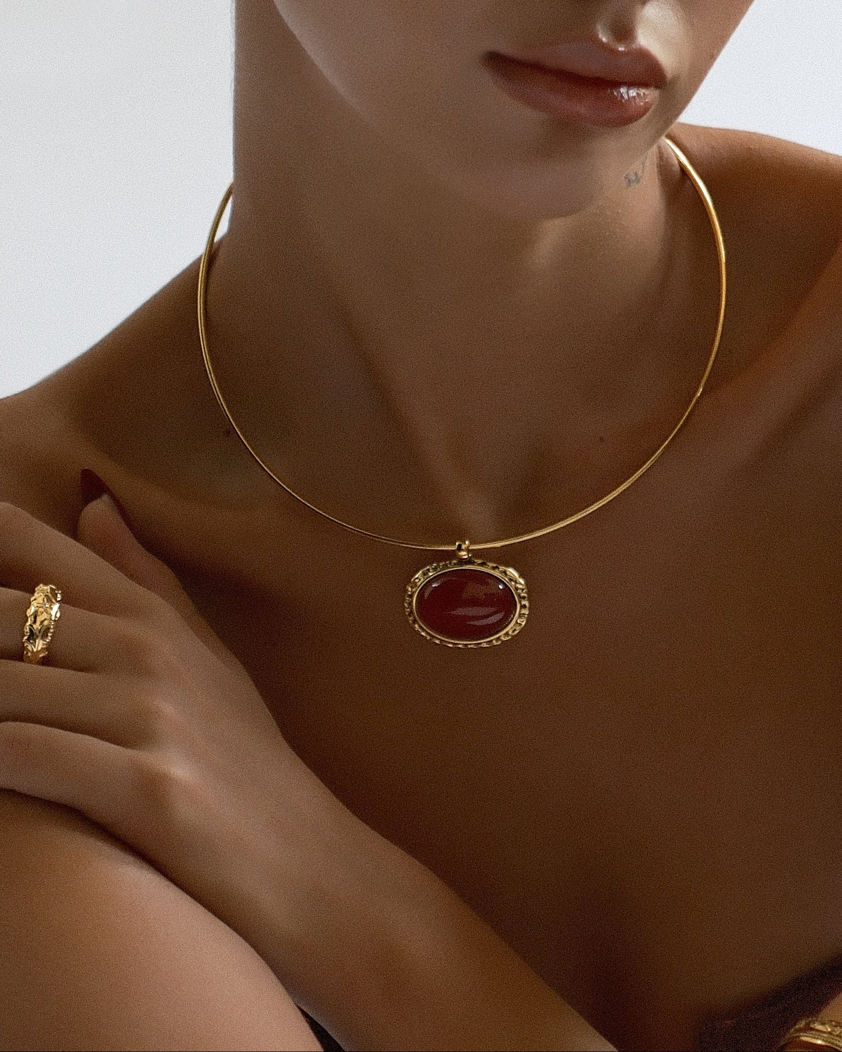 Venus Collar Necklace in Gold